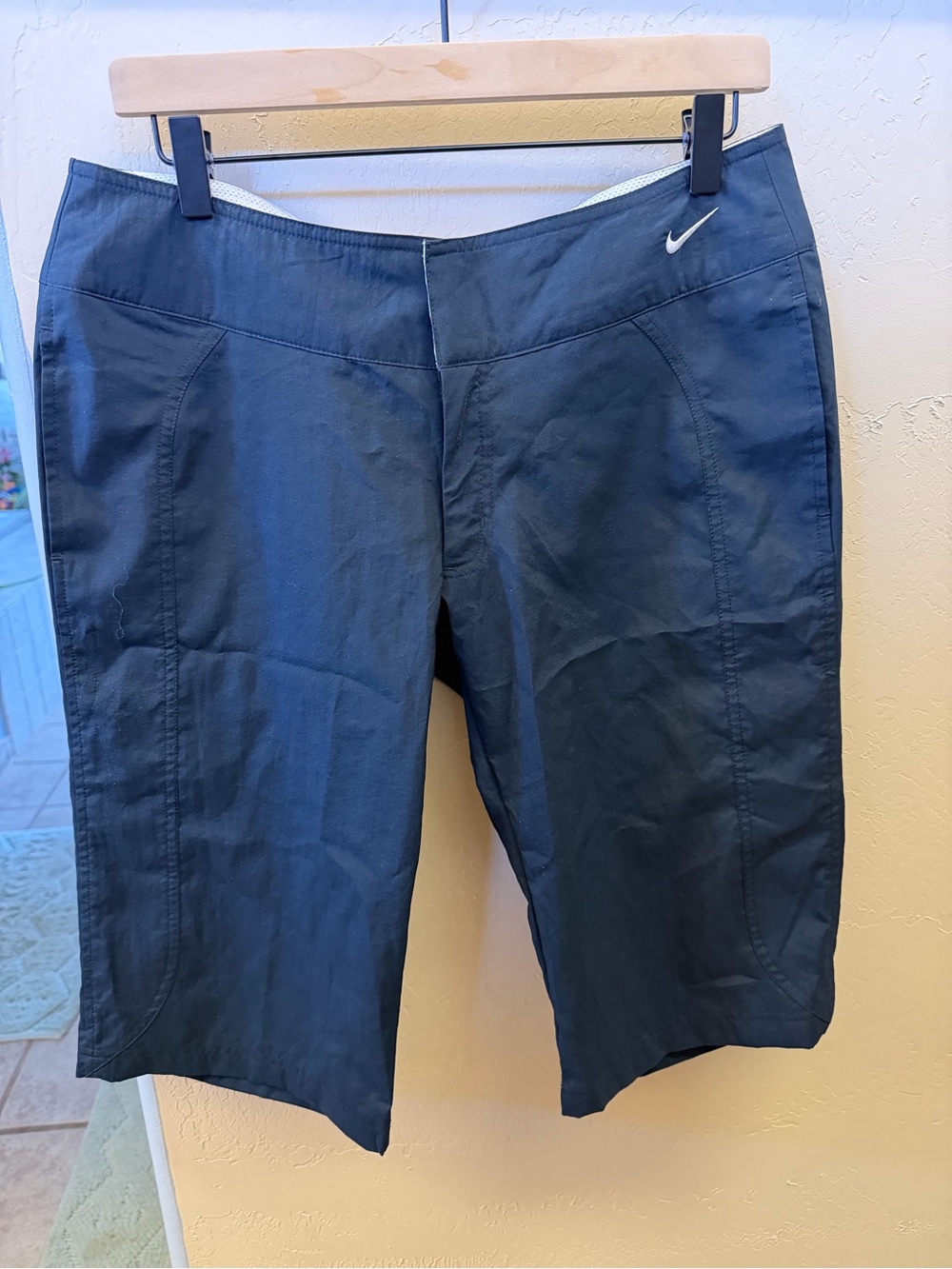 Nike Women’s Golf Bermuda Shorts Navy Blue Size Medium 8–10 15” Inseam